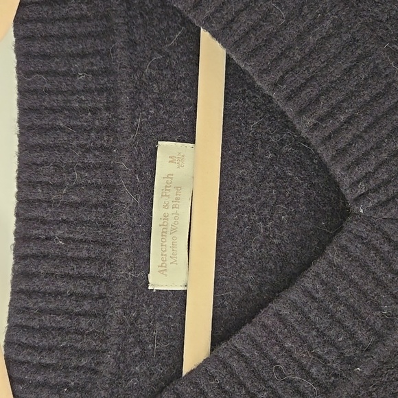 A&F Merino Wool-Blend V-Neck Sweater - Picture 3 of 5